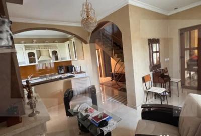 Casă cu 10 camere cu Teren 774 Mp în Central - 10