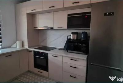 Apartament cu 3 camere decomandat în Tractorul - 4