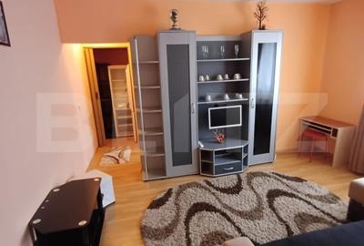 Apartament cu 2 camere semidecomandat, mobilat în Est