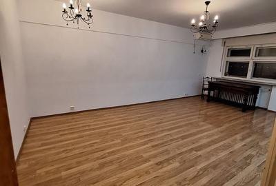Apartament cu 3 camere în Brezoianu