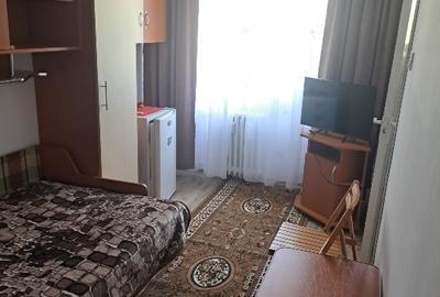 Garsonieră decomandată, mobilată în Podu Roș