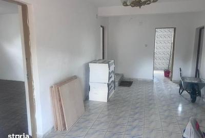 Casă cu 7 camere cu Teren 580 Mp în Șimnicu de Sus - 2