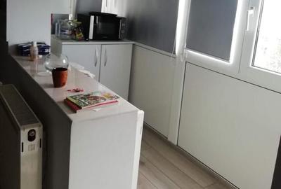 Apartament cu 3 camere decomandat în Broșteni - 11