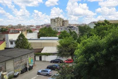 Apartament cu 3 camere semidecomandat, mobilat în Basarab