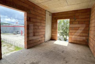 Apartament cu 3 camere decomandat în Calea Moldovei