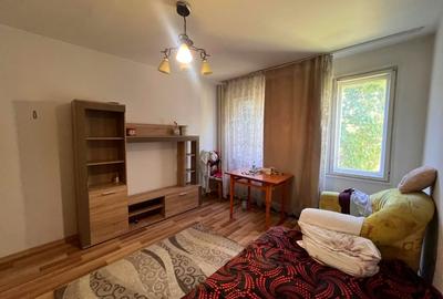 Apartament cu 4 camere semidecomandat în Podu Roș - 1