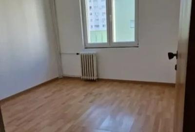 Apartament cu 3 camere decomandat în Dristor