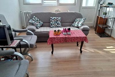 Apartament cu 2 camere semidecomandat, mobilat în 1 Mai
