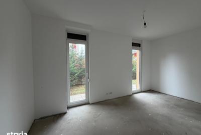 Apartament cu 3 camere în Intim