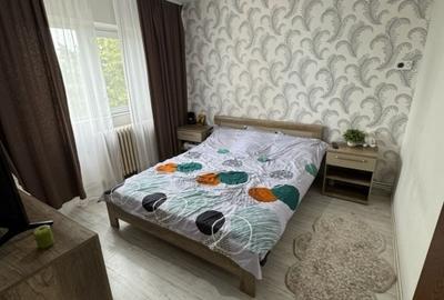Apartament cu 3 camere decomandat în Nicolina