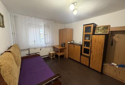 Apartament cu 2 camere semidecomandat, mobilat în Militari