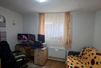 Casă cu 3 camere cu Teren 2200 Mp în Central