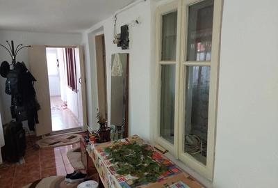 Casă cu 3 camere cu Teren 400 Mp în Central