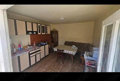 Casă cu 3 camere cu Teren 2084 Mp în Central