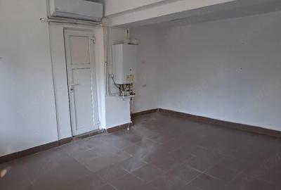 Spațiu comercial, de 25 mp, în Andronache