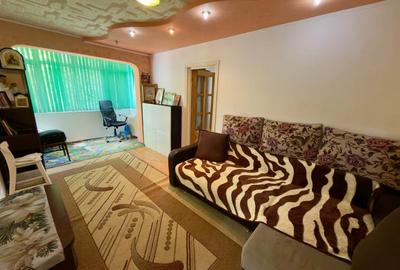 Apartament cu 3 camere semidecomandat în Alexandru cel Bun