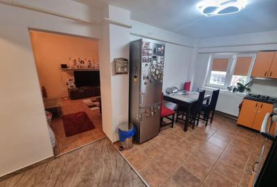Apartament cu 3 camere decomandat, mobilat în Poarta 6 - 6