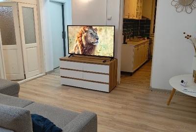 Apartament cu 3 camere semidecomandat, mobilat în Faleza Nord