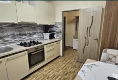 Apartament cu 3 camere semidecomandat, mobilat în Circumvalațiunii
