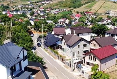Casă cu 4 camere cu Teren 400 Mp în Tomești