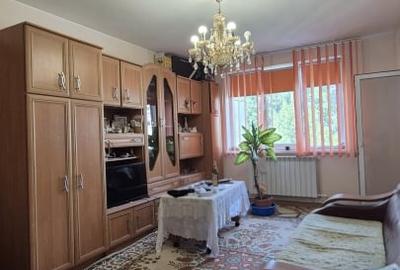 Apartament cu 3 camere semidecomandat, mobilat în Far - 1