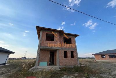 Casă cu Teren 471 Mp în Cihei