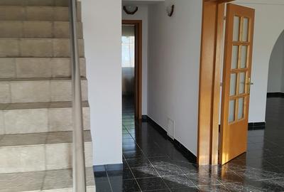 Duplex cu 6 camere cu Canalizare în Sud - 10
