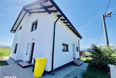 Casă cu 5 camere cu Teren 372 Mp în Roșia - 1