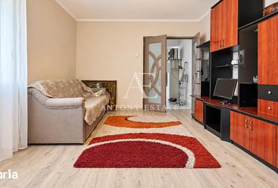 Apartament cu 3 camere semidecomandat în Decebal