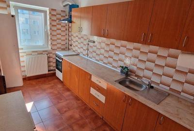 Apartament cu 4 camere decomandat, mobilat în Calea București