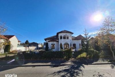 Casă cu Teren 1000 Mp în Central - 1