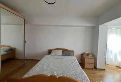 Apartament cu 3 camere semidecomandat în Exterior Vest