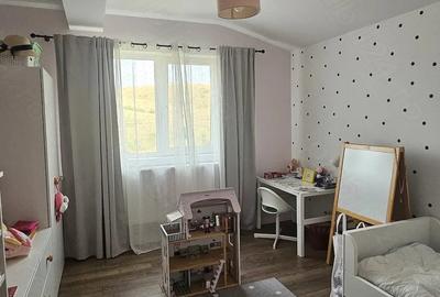 Apartament cu 4 camere decomandat în Central