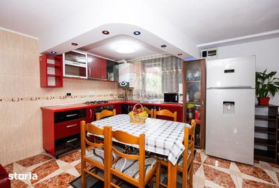Casă cu 5 camere cu Teren 1600 Mp în Țițești - 6