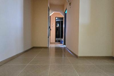 Apartament cu 3 camere decomandat în Școlilor