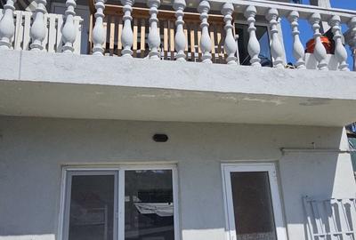 Casă cu 4 camere cu Teren 450 Mp în Central - 1