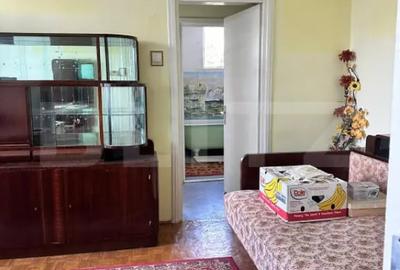 Apartament cu 3 camere semidecomandat în Micro 1