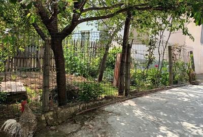 Casă cu 2 camere cu Teren 500 Mp în Cârlomănești