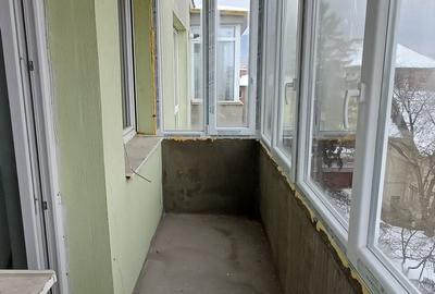 Apartament cu 2 camere semidecomandat în Tractorul