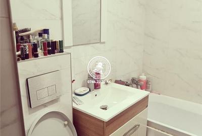 Apartament cu 3 camere decomandat în Podul de Piatră