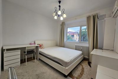 Apartament cu 3 camere semidecomandat, mobilat în 13 Septembrie - 2