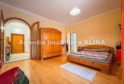 Casă cu 3 camere cu Teren 500 Mp în Central - 1