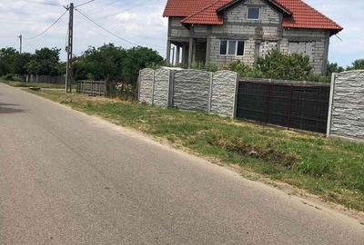 Casă cu 4 camere cu Teren 1023 Mp în Milcov