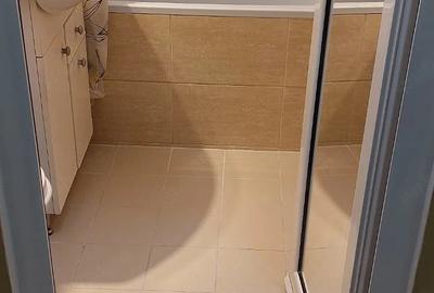 Garsonieră decomandată în Intim