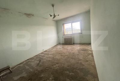 Apartament cu 3 camere decomandat în Sud