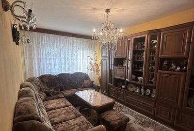 Apartament cu 3 camere, mobilat în Vasile Aaron