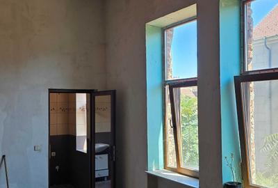 Casă cu 2 camere în Central