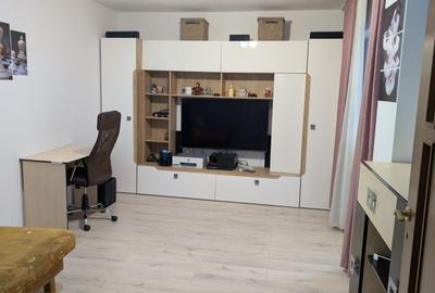 Apartament cu 2 camere decomandat în Malu Roșu