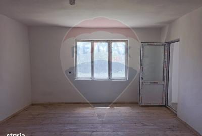 Casă cu 2 camere cu Teren 555 Mp în Botești