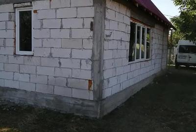 Casă cu 3 camere în 1 Decembrie - 6